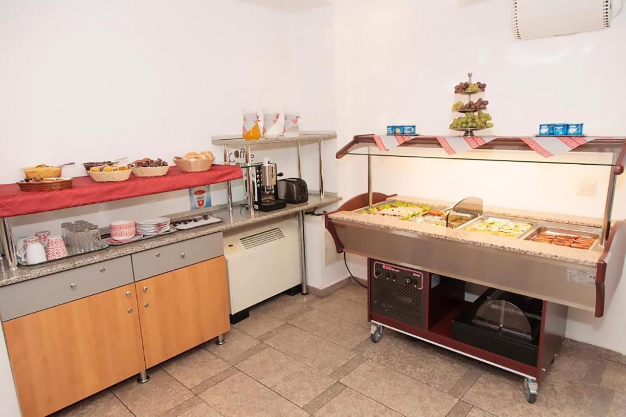Plus Hotel Craiova Eksteriør billede