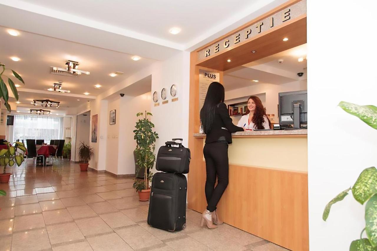 Plus Hotel Craiova Eksteriør billede