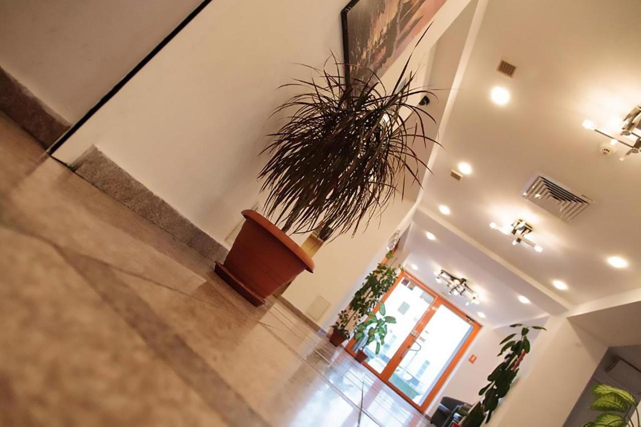 Plus Hotel Craiova Eksteriør billede