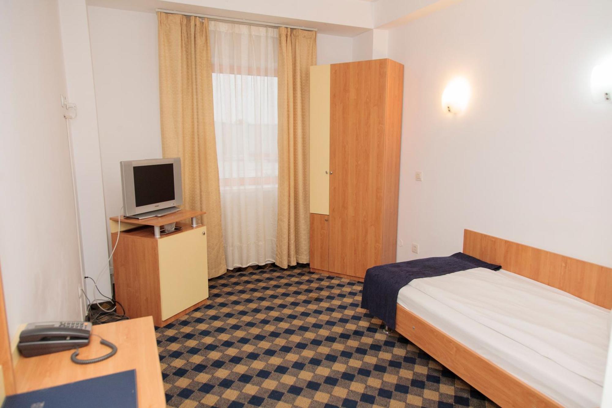 Plus Hotel Craiova Værelse billede