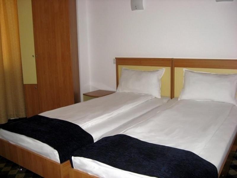Plus Hotel Craiova Eksteriør billede