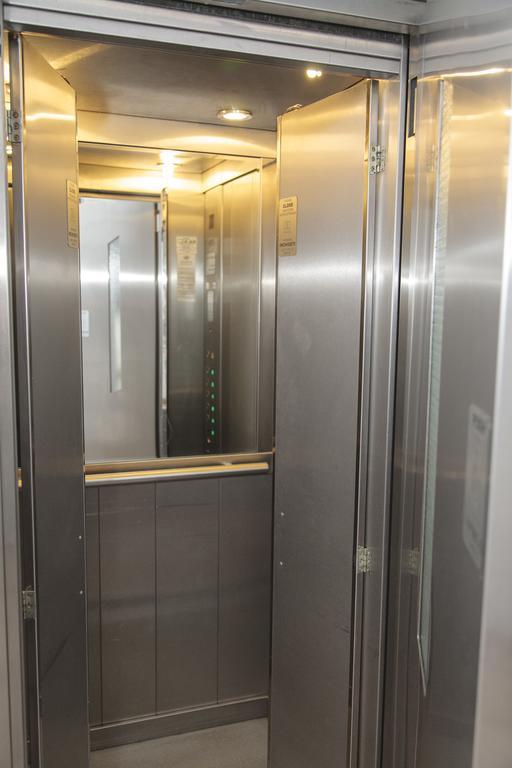Plus Hotel Craiova Eksteriør billede