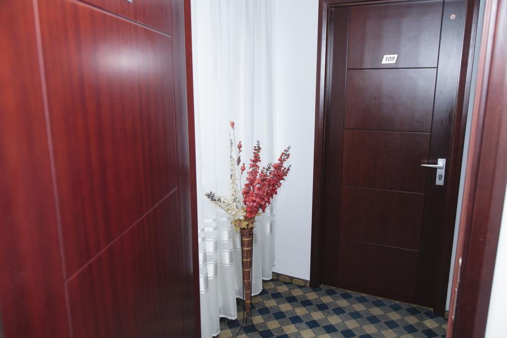 Plus Hotel Craiova Eksteriør billede