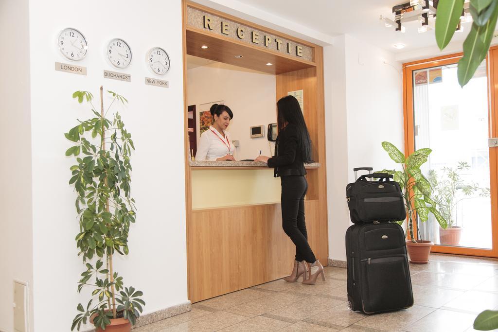 Plus Hotel Craiova Eksteriør billede