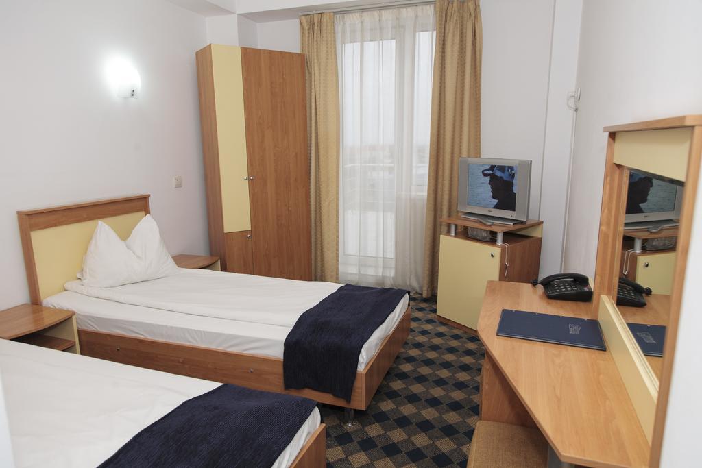 Plus Hotel Craiova Værelse billede