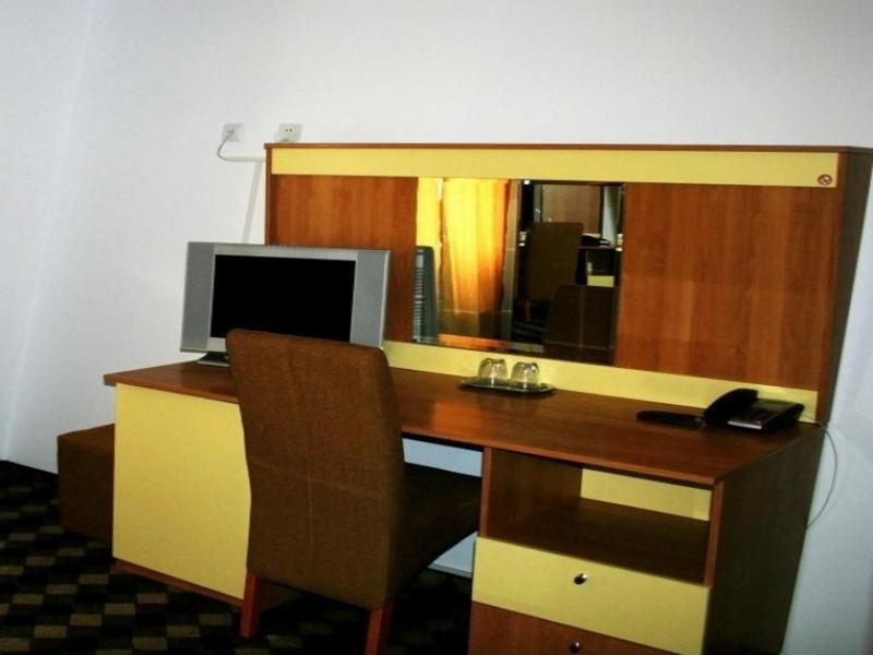 Plus Hotel Craiova Eksteriør billede